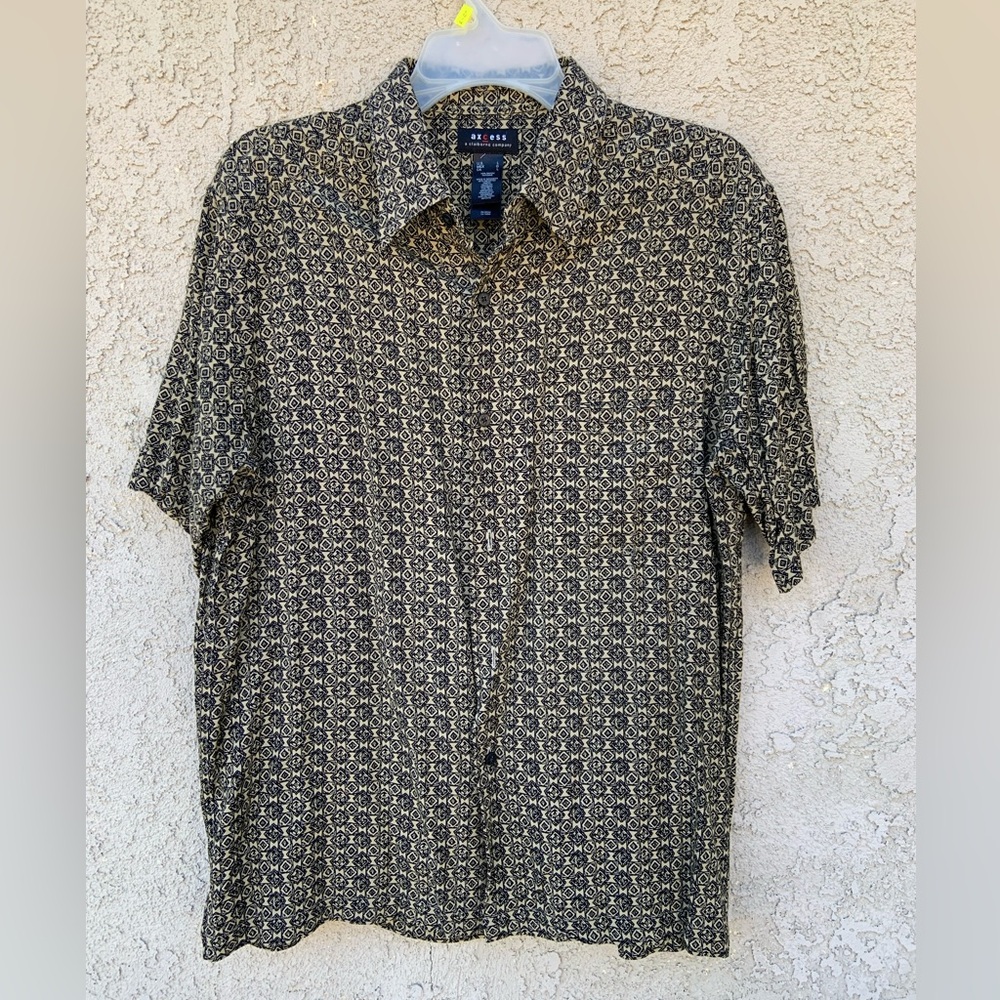 EUC Access Men’s Short Sleeve Button Down Shirt